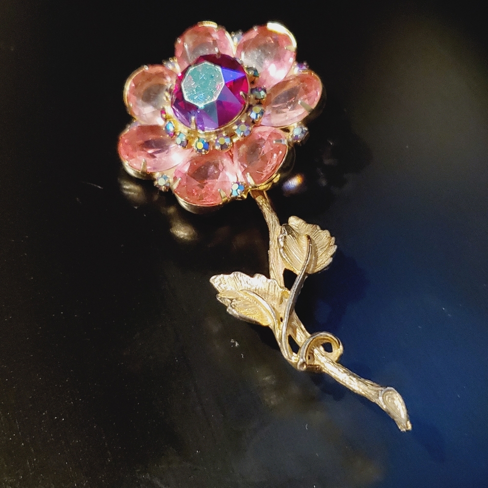 Vintage Crystal Brooch Large Floral Aurora Borealis Crystals Pink Purple Gold - Picture 2 of 10